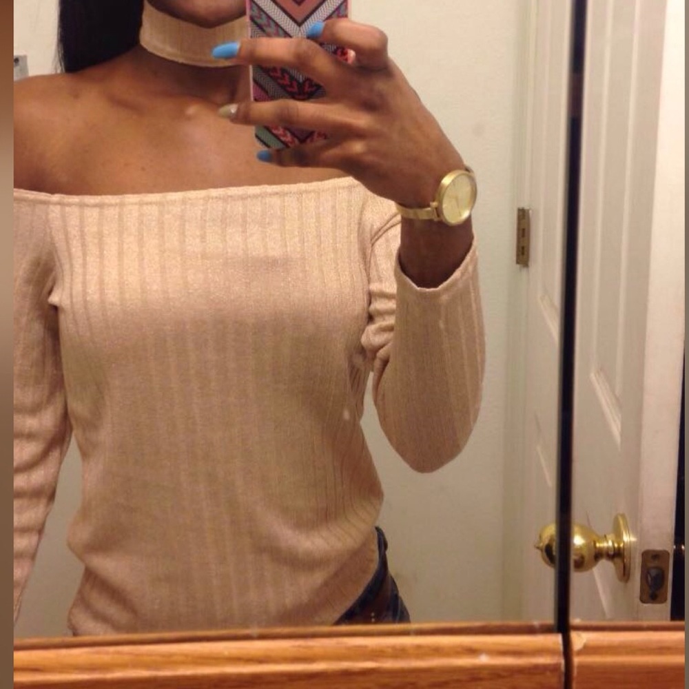 Off the shoulder connected choker shirt worn once